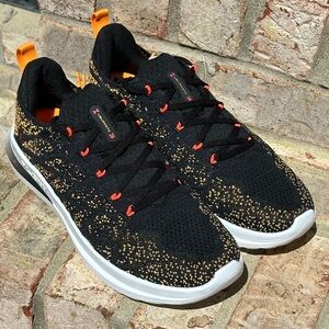 Mens UA Velociti 3 Running Shoes NWOT